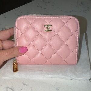 Women’s wallet with gold hardware